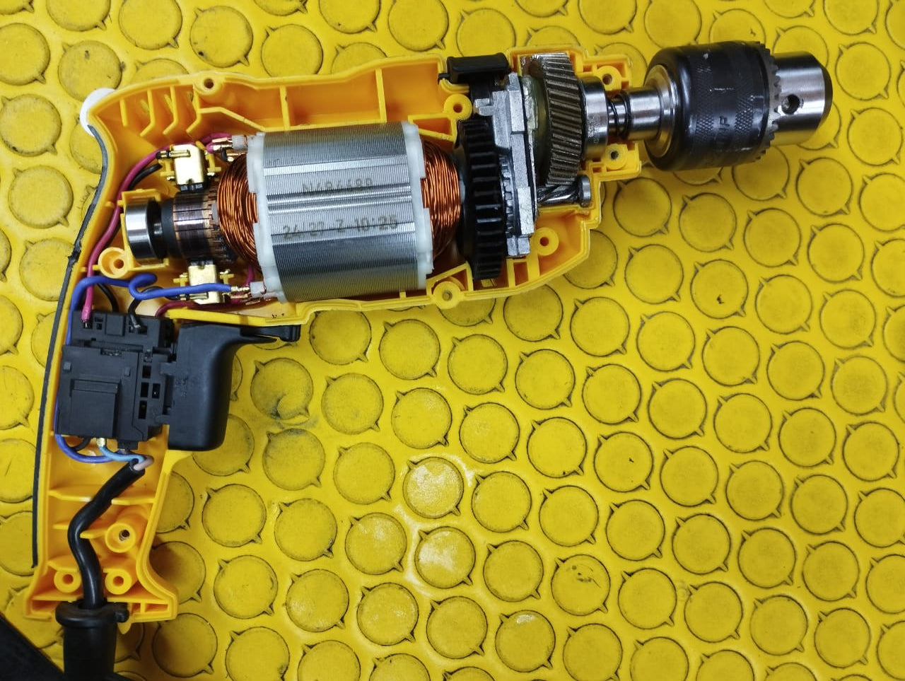 Reparando un Taladro Percutor DeWalt DWD024-B3
